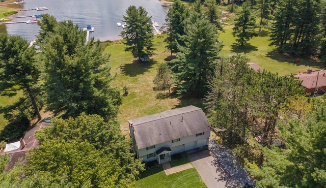 New! Paradise Gathering: Lakefront, Hot Tub, Fireplace, Grill!