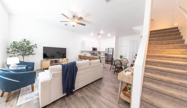 New! Townhome Hideaway w/ Popcorn Machine Sleeps 6