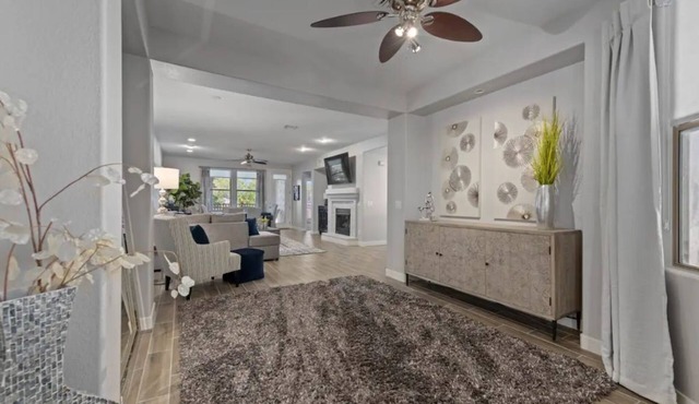 North Scottsdale-Luxurious, newly-renovated condo, great location in Kierland