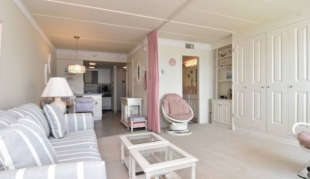 OCEAN FRONT CONDO. ENJOY YOUR MORNING COFFEE SITTING ON YOUR PRIVATE BALCONY WATCHING THE SUNRISE.