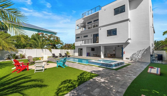 Ocean Muse - Lux Waterfront Escape - Pool - Dock