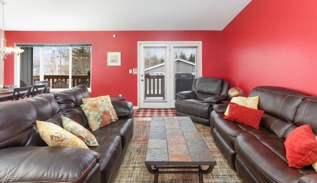 Oceanview Townhouse, Spacious Three Bedroom, Sleeps 8