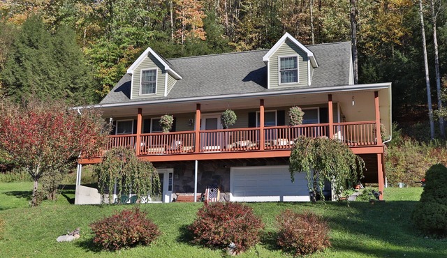 Pagey's Place - Peaceful country setting, fire pit, Foosball, amazing views