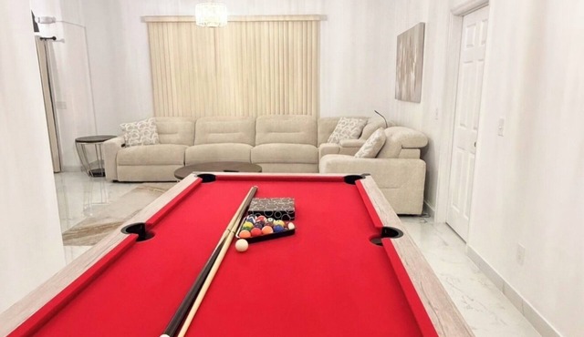 ☆☀︎❀Paradise! Pool Table, Sauna, Boat Parking, Fenced Yard, Near Boat Launch