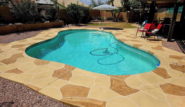 Peaceful house, pool, BBQ, fire table, RV parking