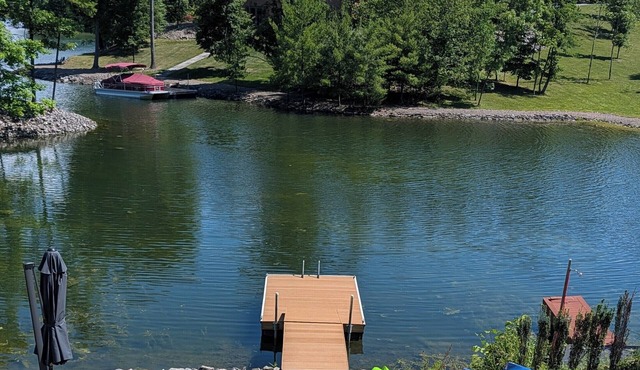 Peaceful Lakefront Cabin w/Private Dock and Kayaks