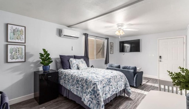 Peaceful Studio in Tempe with Parking and Huge Backyard