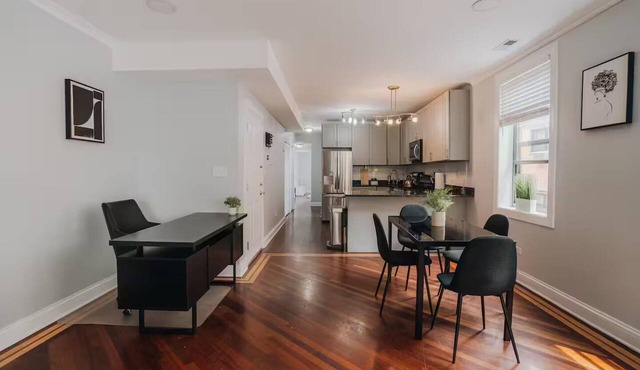 Pristine 2BD - 2.5BD Duplex - Chicago - Free Parking