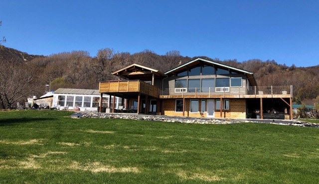 Private 3-bedroom Guesthouse with beautiful views of Kachemak Bay.