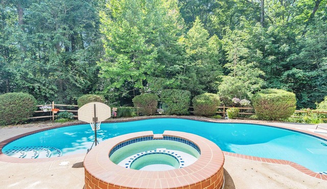 Private Oasis Retreat with a Pool
