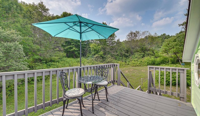 Quaint & Charming Cherry Valley Escape!