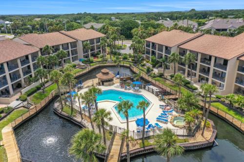 Recently updated resort condo with 2 pools, 2 balconies, ocean views, BBQ, & W/D