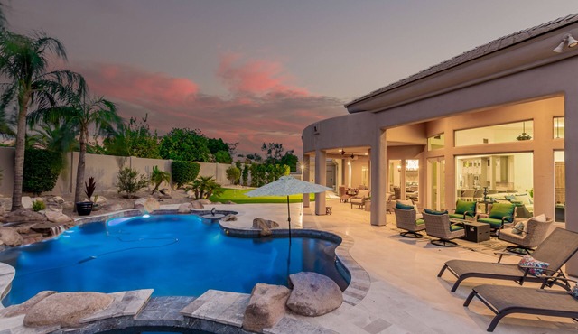 Red Mountain Private Sanctuary! Heated Pool, Spa and Putting Green! 2 Primary Suites!