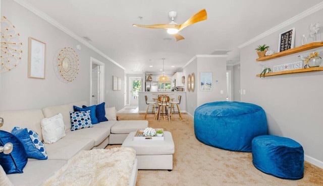 Reel Nauti - Luxury Stay