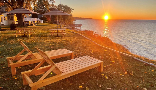 Relax on the Lake - 180 degree Views