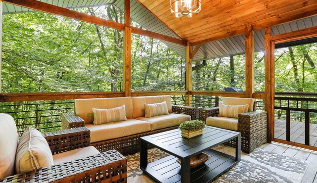 🌄 Relax & Recharge 🏡 Luxury Cabin ♨️ Hot Tub 🔥 Fire Pit 🎱 Close to Everything