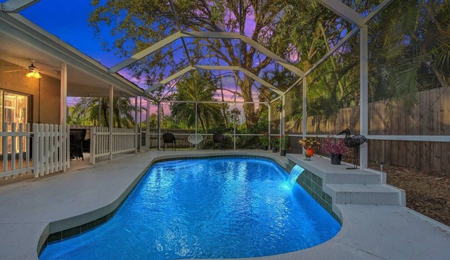 Renovated 4BR Sarasota Home Private Heated Pool 28-Day Min Near Siesta Key