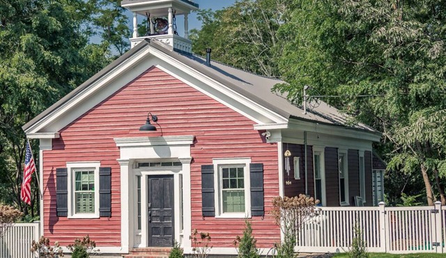 Romantic 1840s Schoolhouse > Private Hot Tub > 1 Hr to Saratoga