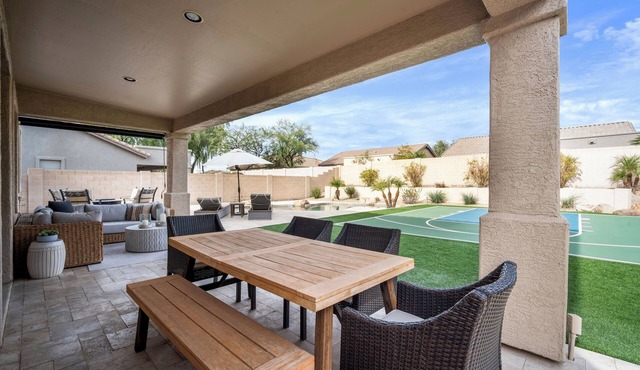 Scottsdale Getaway- Luxury Home, 5-Star Location, Golf, Shop, Hike, Restaurants