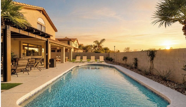 Scottsdale Summers - Grand Getaway with Pool, Billiards, and Putting Green