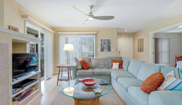 Sea Colony Tennis 1st-floor condo with sauna, gym, & pool