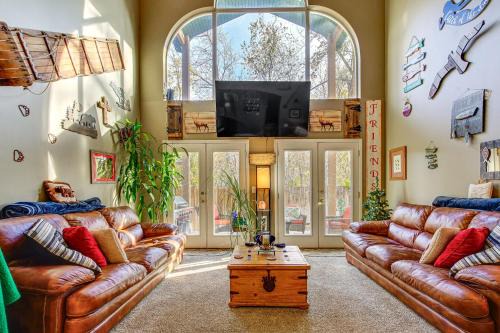Secluded Home w/Hot Tub & Mountain Views!