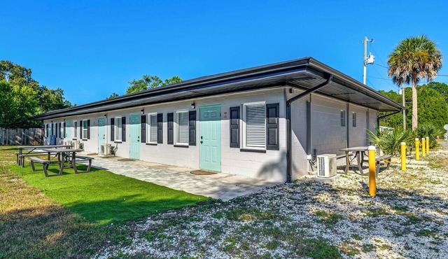 See the Manatees! Homosassa Studio 2 Mi to River