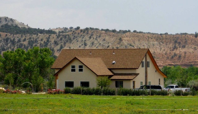 Spacious 1000sf Apt for 8 in Farm House in Grand Staircase, Bryce Canyon