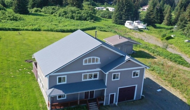 Spacious 6-bedroom+ Studio Apartment with 12+ Guests-Dog friendly in Homer Hills