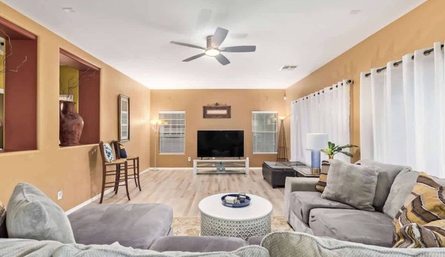 Spacious 6BR Oasis with Pool, Hot Tub and Game Room