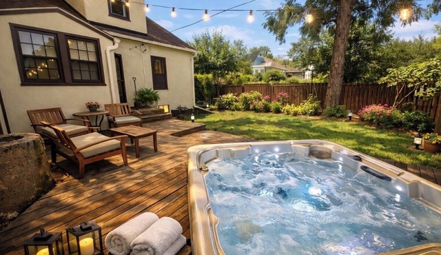 Spacious and comfortable! A charming gem, located on Victory Memorial Parkway.