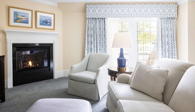 Spacious Club Suite | Fireplace & Kitchenette