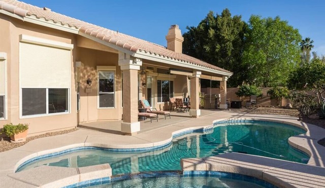 Spacious golf course house, pool heater, spa