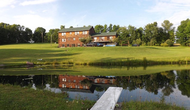 Spacious Log Home Retreat With Amazing 25 mile View Of Delaware County