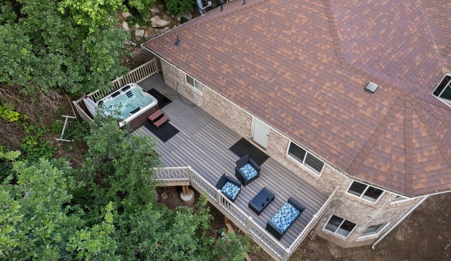 Spacious Mountain Hideaway 4 BD 3 BA W/Hot Tub