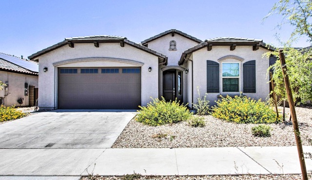 Spacious Surprise Home Near Sports Stadiums!