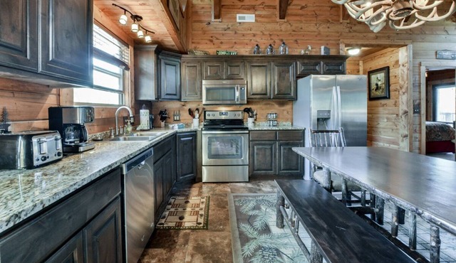 Stay at Uncle Buck`s Lodge | 4 Bed, 4 Bath