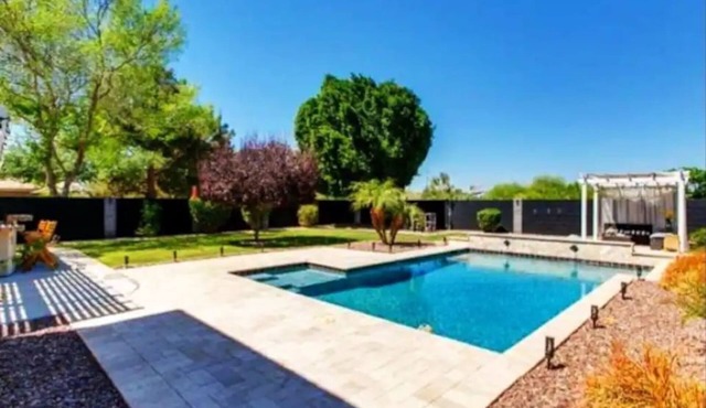 Stunning Heated Pool +Game Room +Great Location