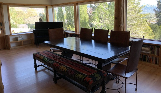 Stunning views close to city, mountains, UofU & Ski Resorts