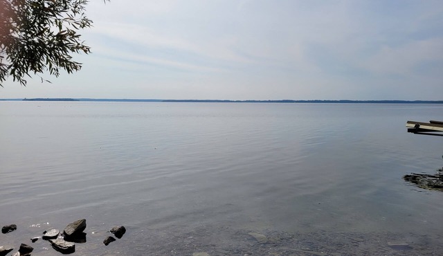 Stunning views, cottage charm and modern luxury converge in the 1000 Islands!