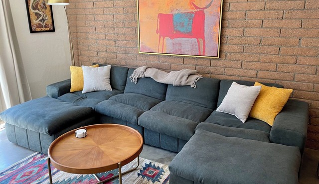 Stylish & Modern, 2 Bed Condo, Convenient Location in Phoenix!