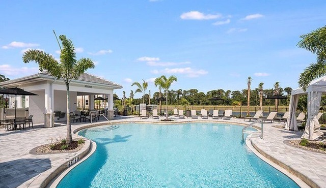 Sunny Nokomis Pool Townhome, 3BR, Near Beach, Kayaking & Legacy Trail near 75