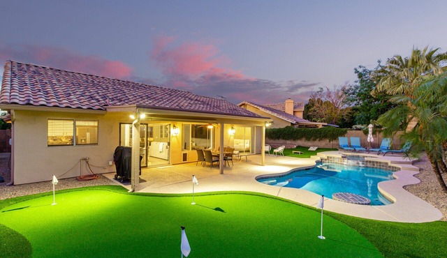 Sunny Serenity: Mesa Masterpiece