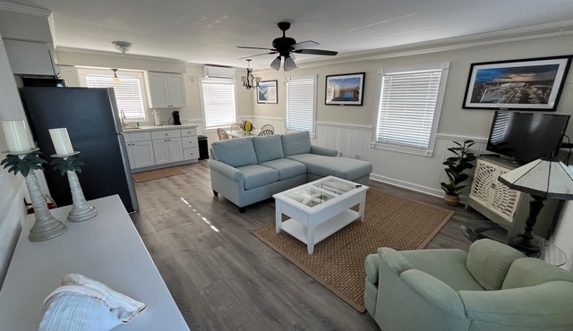 Sunset - 1 Bedroom/1 Bath Villa Sleeps 2 located at Safe Harbor Marathon Marina