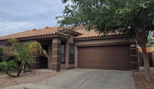Terrific 3-bedroom single level house with AC in Apache Junction