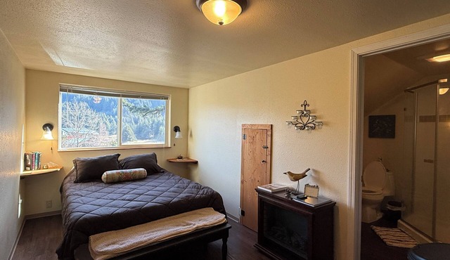 The Bird's Nest Studio Apt! Second floor, studio apartment in Seldovia, AK