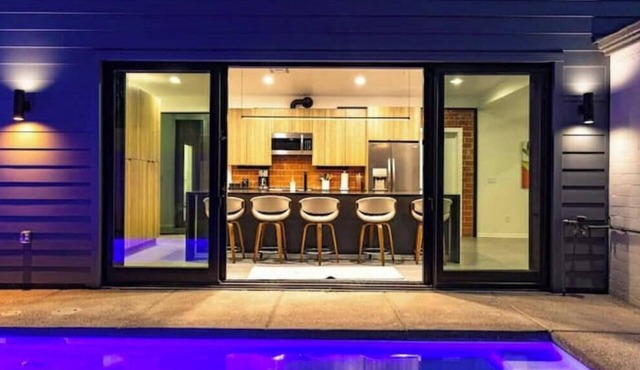 The CoroMODo Oasis: Walkable Historic Home, Pool + Outdoor Kitchen, Fast Wi-Fi