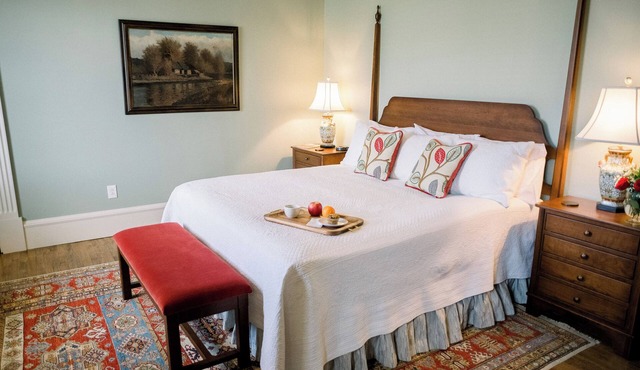 The Headmaster's Suite: Charming, Upscale Getaway at Mustard Seed Hill