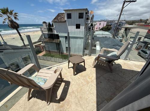 The Mission Beach VIP- 3 Decks, AC, Steps to Sand!