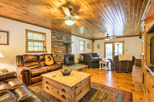 Thompson Home w/Deck + Pond, 8 Mi to Elk Mountain